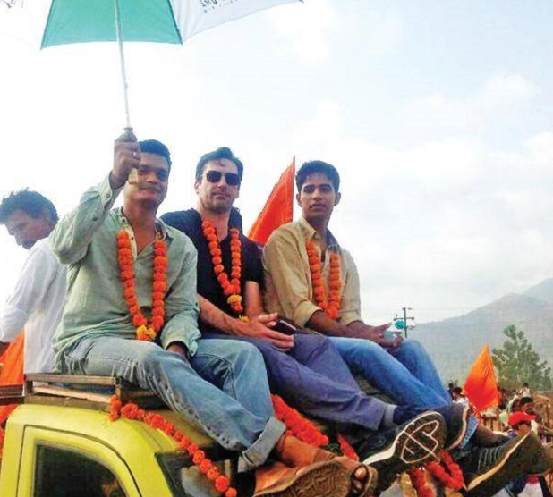 Jon Hamm with Suraj Sharma in India