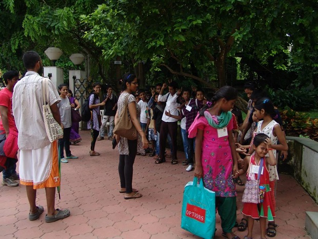 Dharavi Art Room Takes The Kids To Nehru Center For An Excursion. Courtesy: Dharavi Art Room